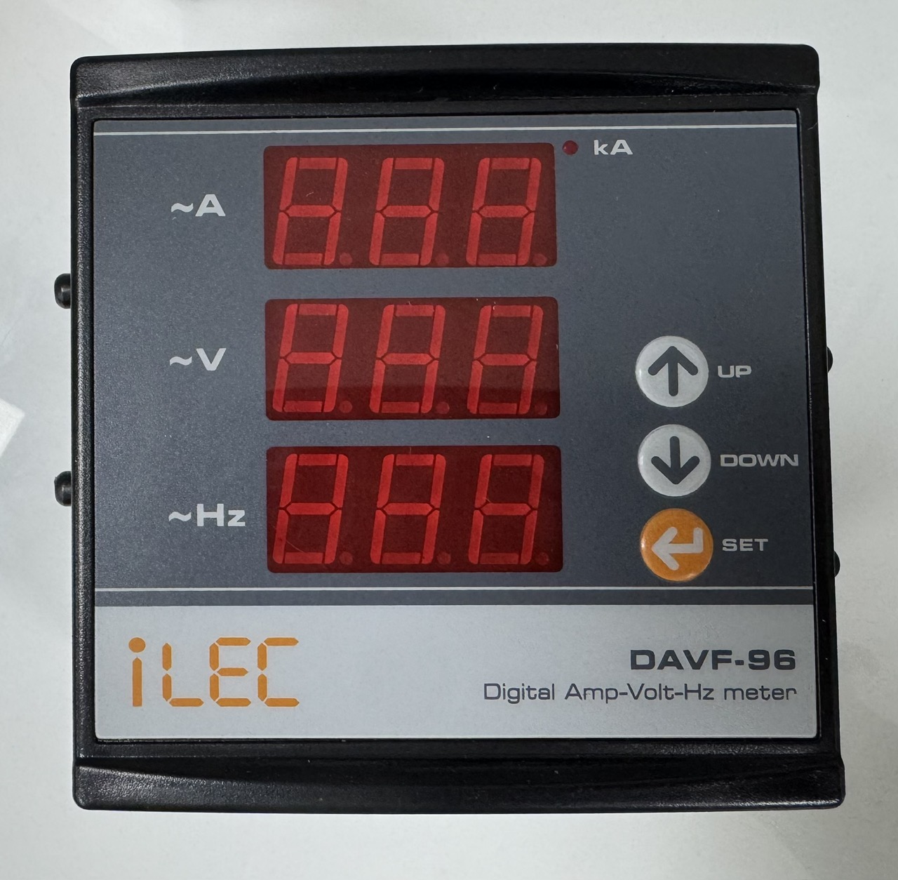 Hình ảnh thực tế của Đồng hồ dòng điện, điện áp, tần số ILEC DAVF-96 trên mặt tủ